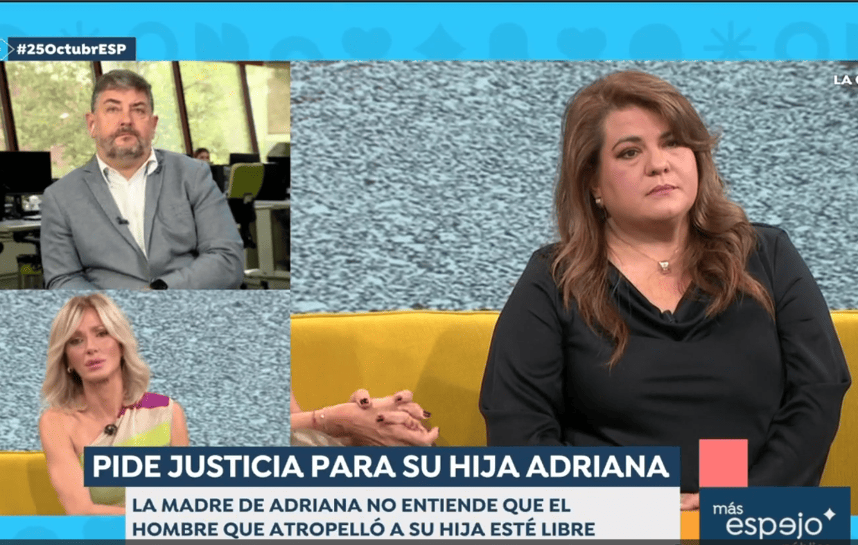 Daniel Vosseler con la madre de Adriana Mójica, cantante de 19 años atropellada mortalmente, en el programa de Susanna Griso 'Espejo Público', en Antena 3 TV